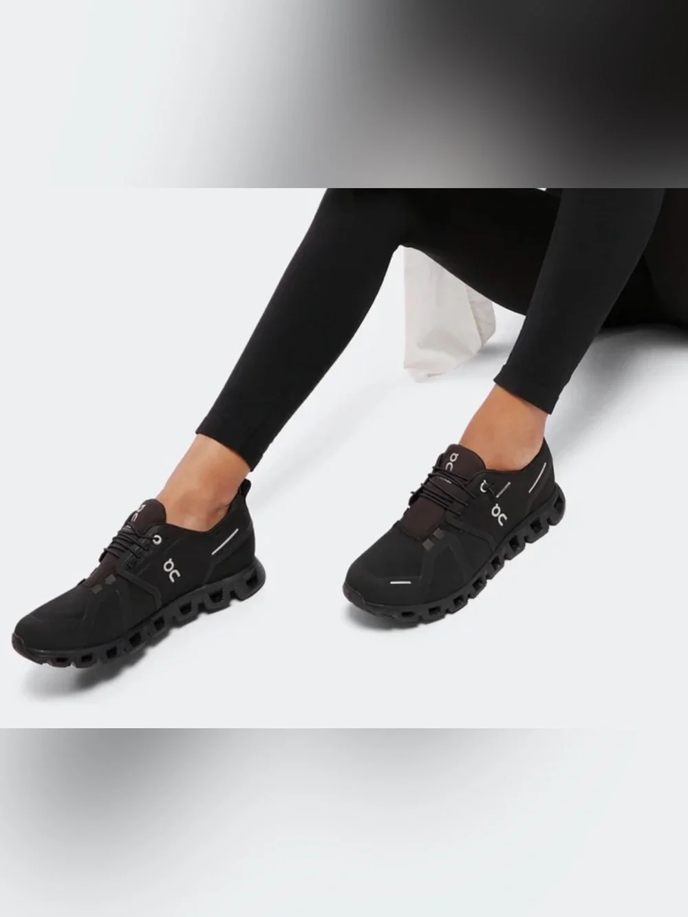 ON RUNNING CLOUD 5 WATERPROOF ALL BLACK FAST LACING ATHLETIC SNEAKERS SZ 10 NEW